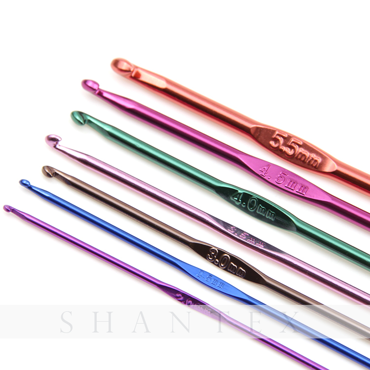 Ganchos de ganchillo de manija de aluminio multicolor de 2 mm a 10 mm Punto de tejer agujas Tejido conjunto